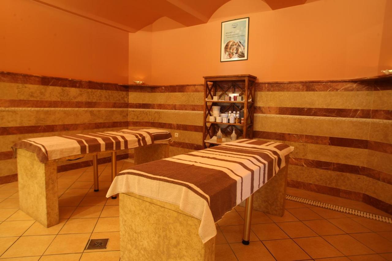 קרפניסיון Hotel Spa Montana מראה חיצוני תמונה