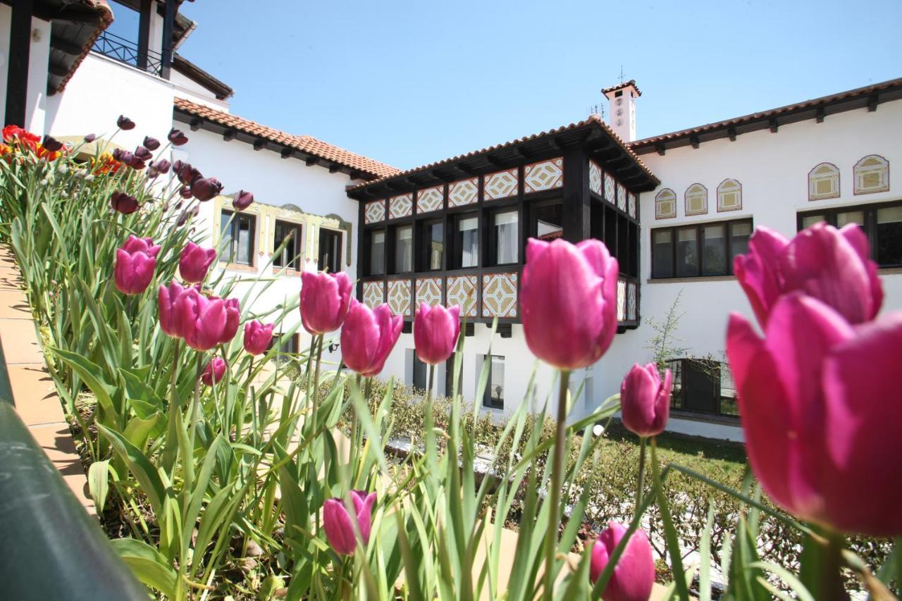 קרפניסיון Hotel Spa Montana מראה חיצוני תמונה