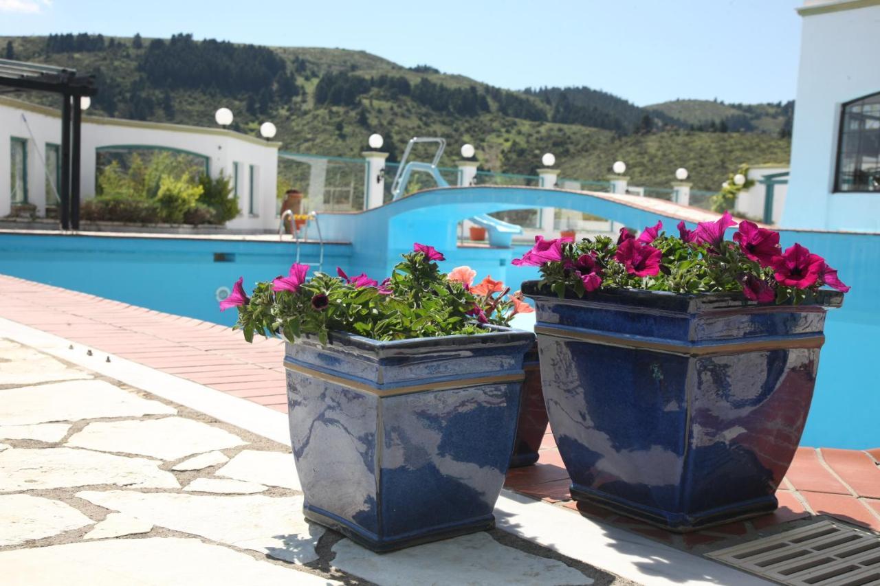 קרפניסיון Hotel Spa Montana מראה חיצוני תמונה
