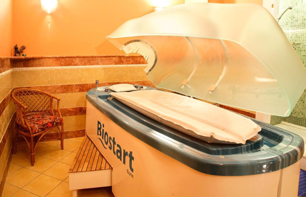 קרפניסיון Hotel Spa Montana מראה חיצוני תמונה