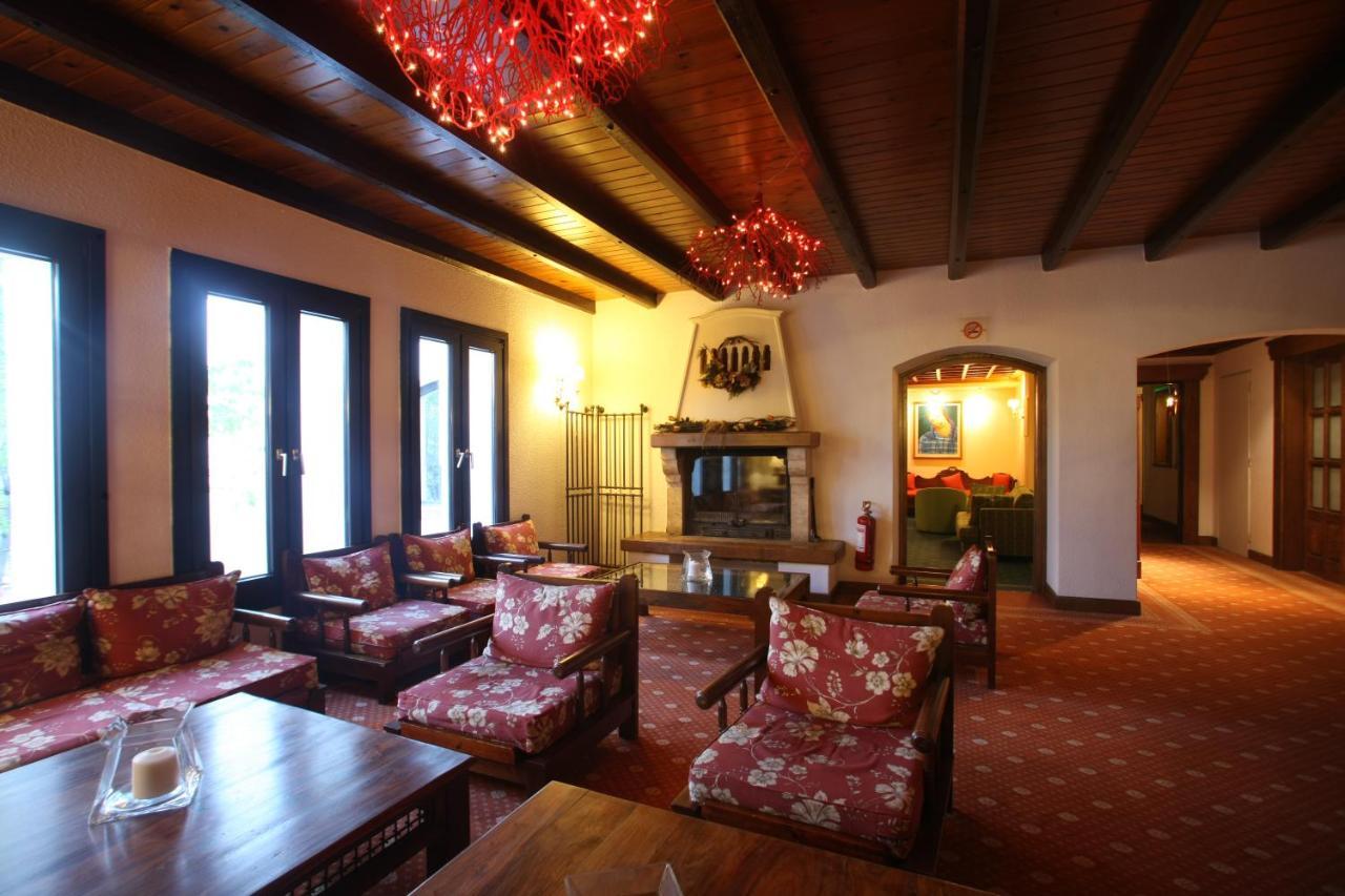 קרפניסיון Hotel Spa Montana מראה חיצוני תמונה
