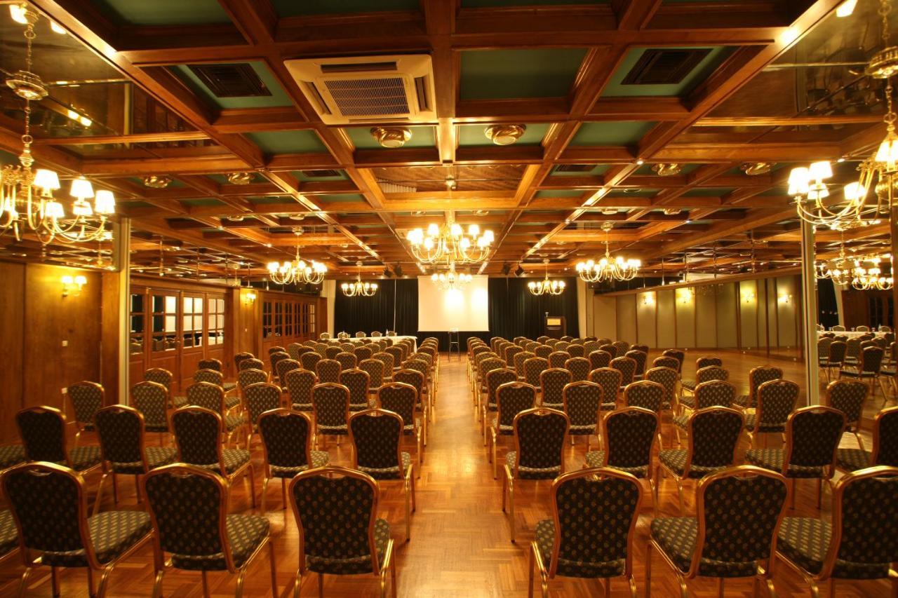 קרפניסיון Hotel Spa Montana מראה חיצוני תמונה