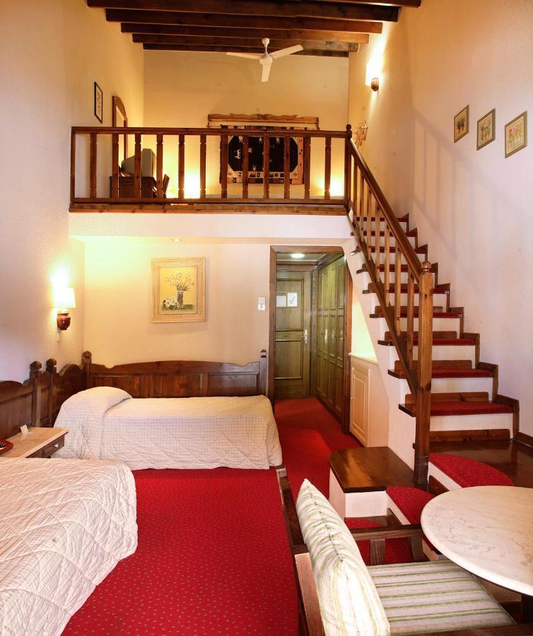 קרפניסיון Hotel Spa Montana מראה חיצוני תמונה