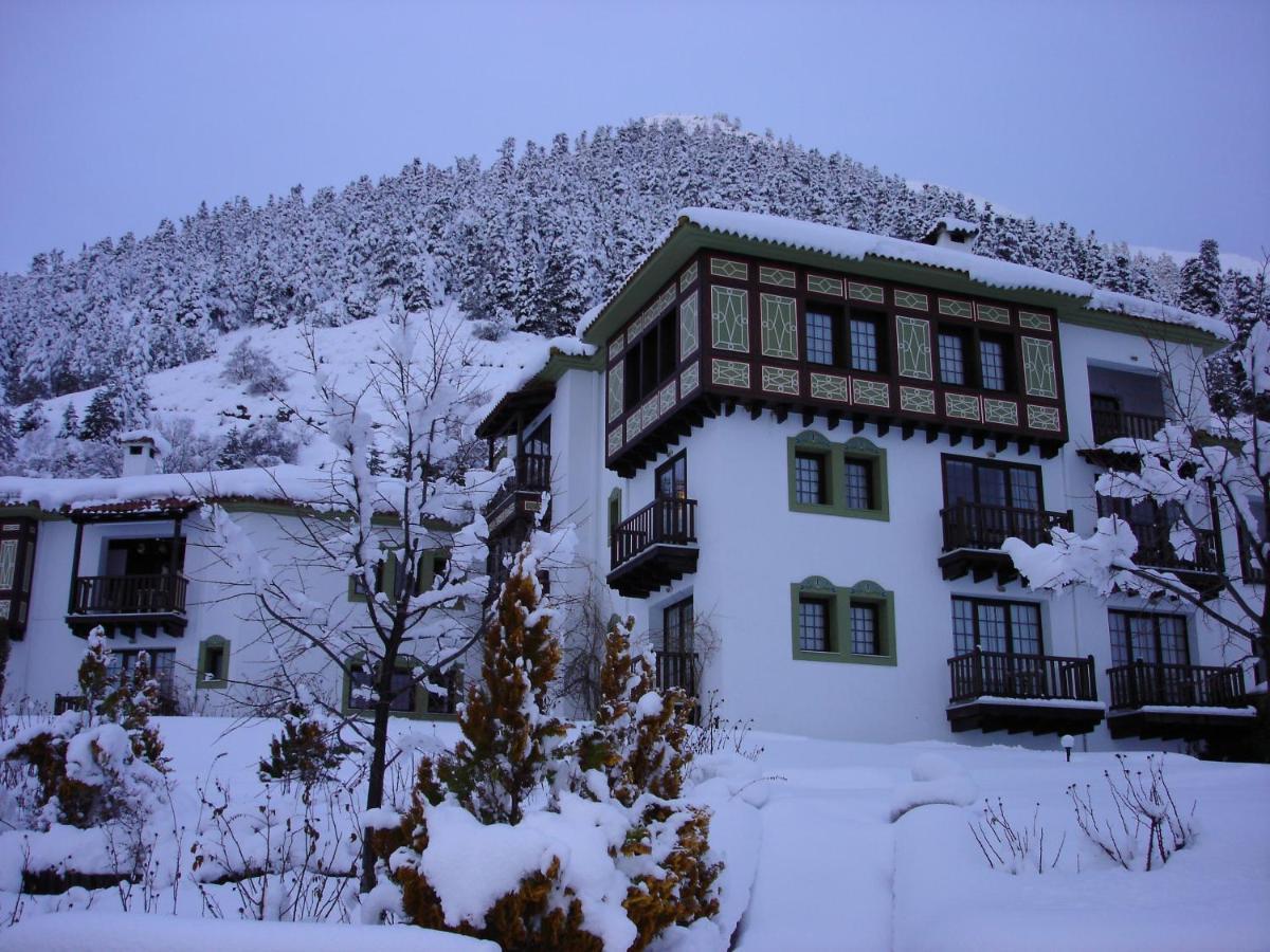 קרפניסיון Hotel Spa Montana מראה חיצוני תמונה