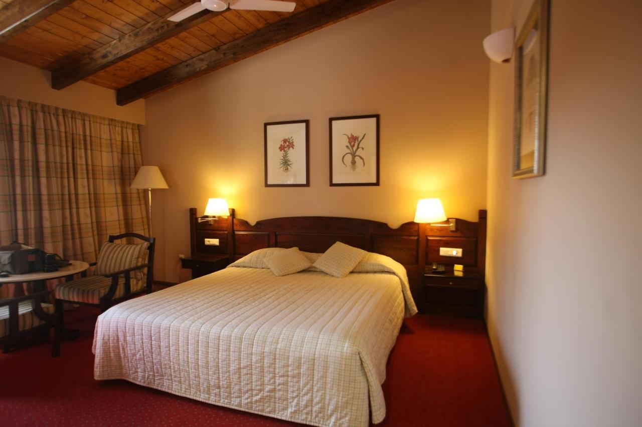 קרפניסיון Hotel Spa Montana מראה חיצוני תמונה