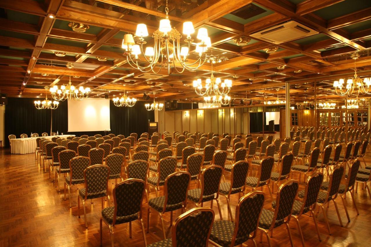 קרפניסיון Hotel Spa Montana מראה חיצוני תמונה