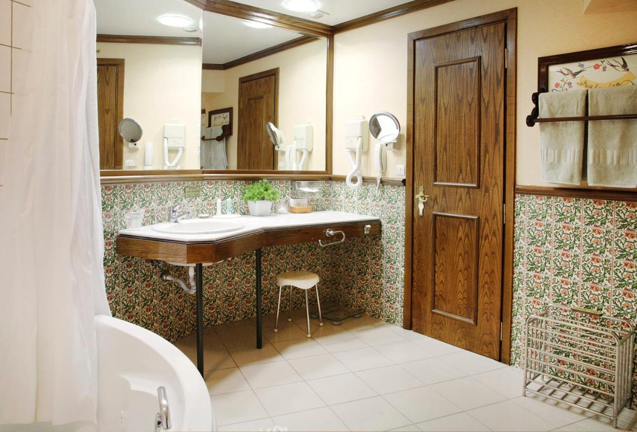 קרפניסיון Hotel Spa Montana מראה חיצוני תמונה