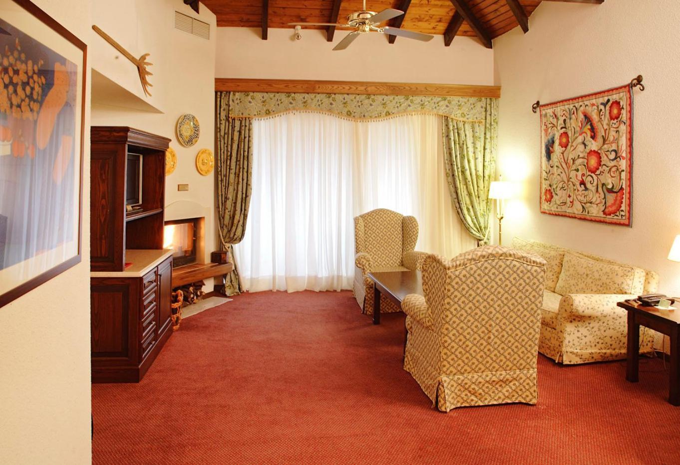 קרפניסיון Hotel Spa Montana מראה חיצוני תמונה