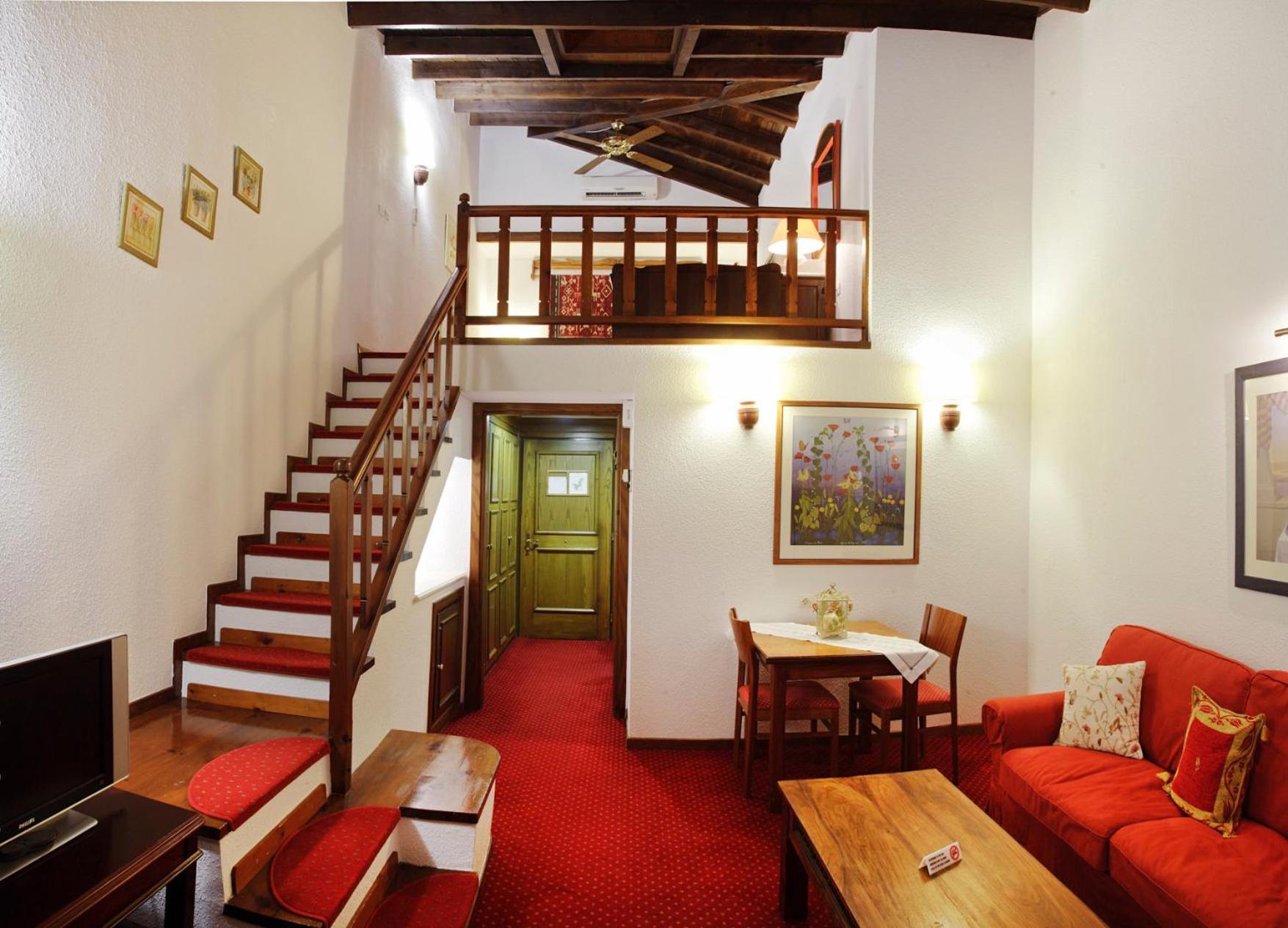 קרפניסיון Hotel Spa Montana מראה חיצוני תמונה