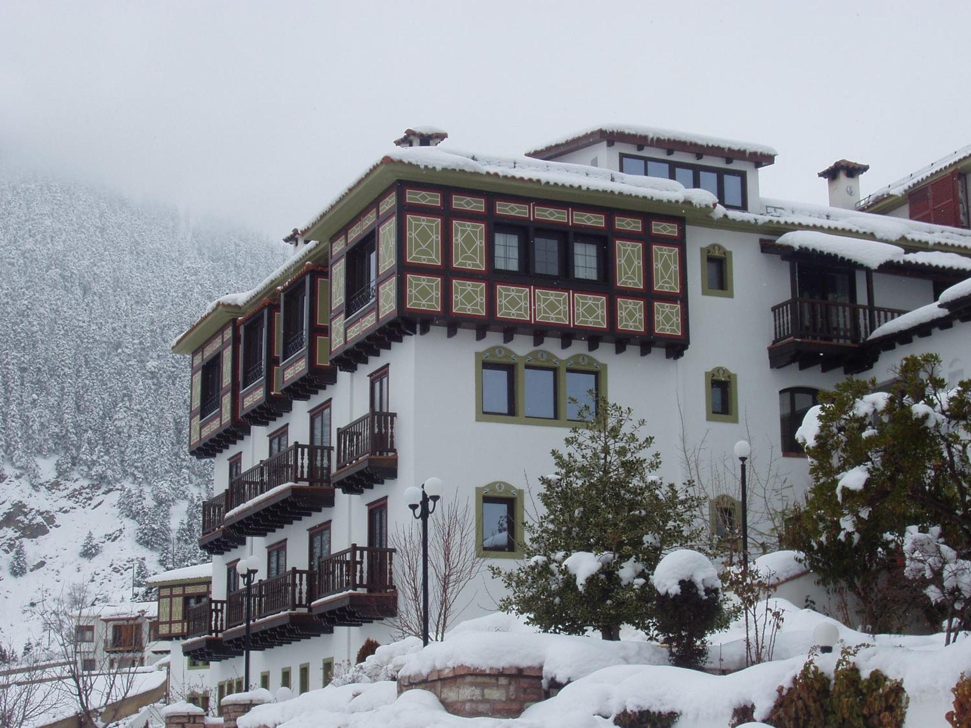 קרפניסיון Hotel Spa Montana מראה חיצוני תמונה