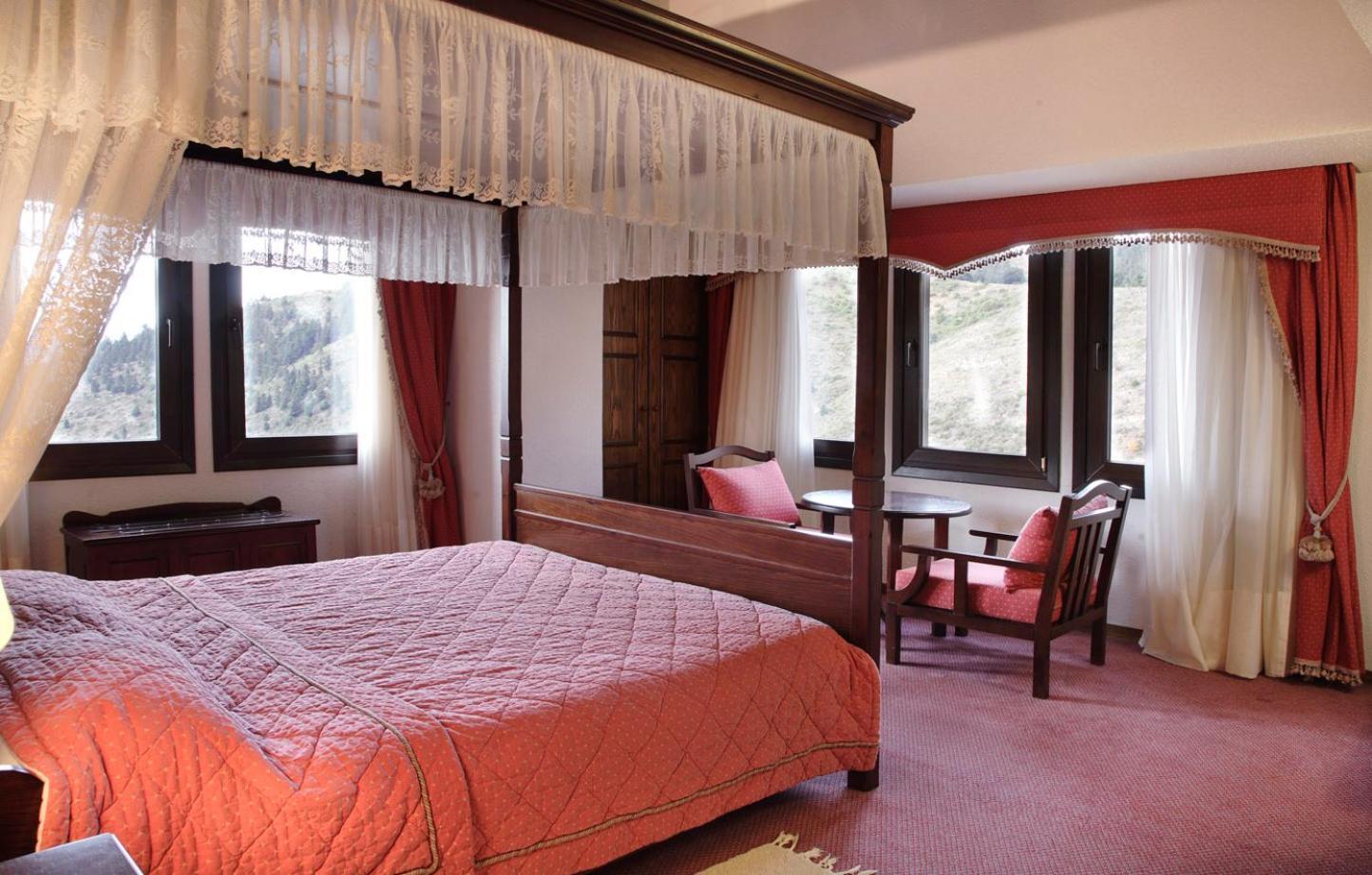 קרפניסיון Hotel Spa Montana מראה חיצוני תמונה