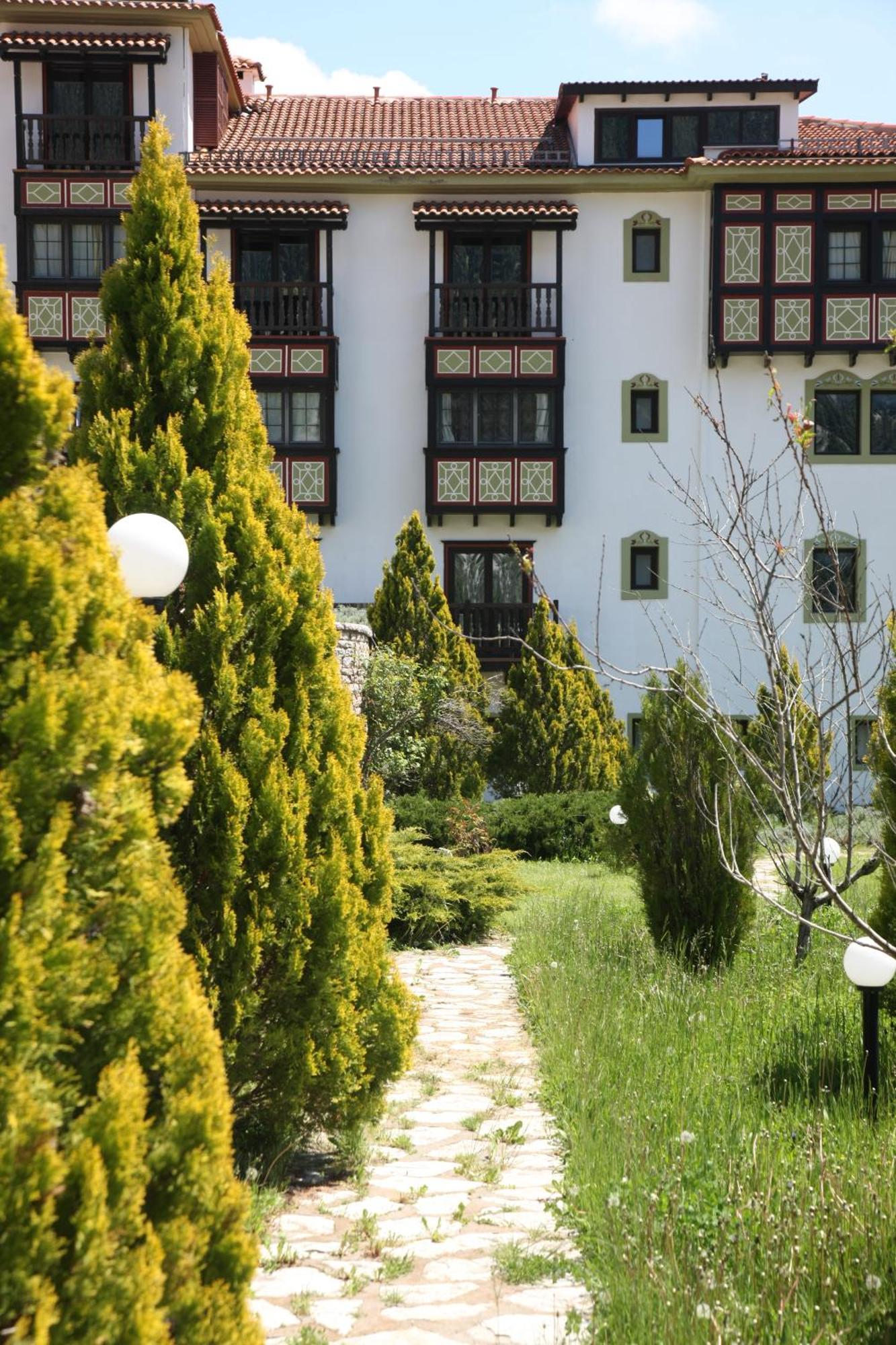 קרפניסיון Hotel Spa Montana מראה חיצוני תמונה